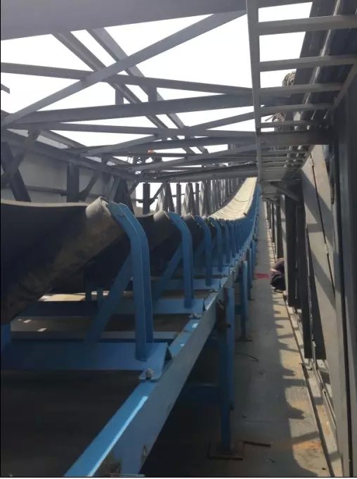 青岛乐途行橡胶带输送机.jpg 青岛乐途行橡胶带输送机.jpg